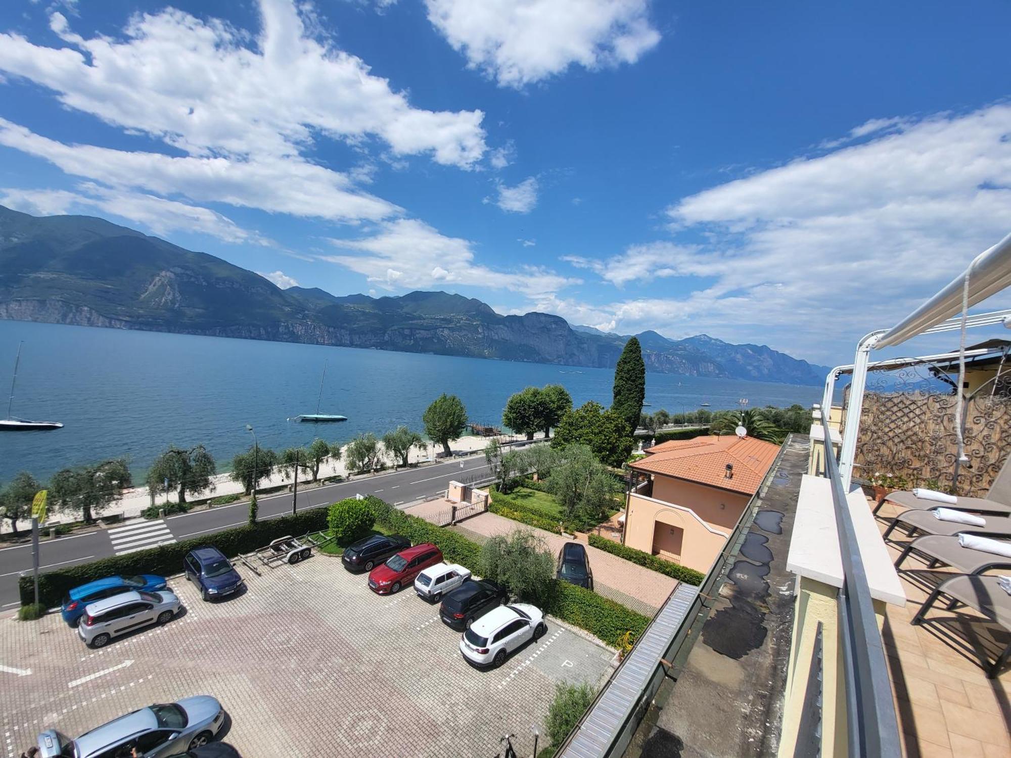 Penthouse Casa Alkea Masse Lake View Бренцоне-суль-Гарда Экстерьер фото