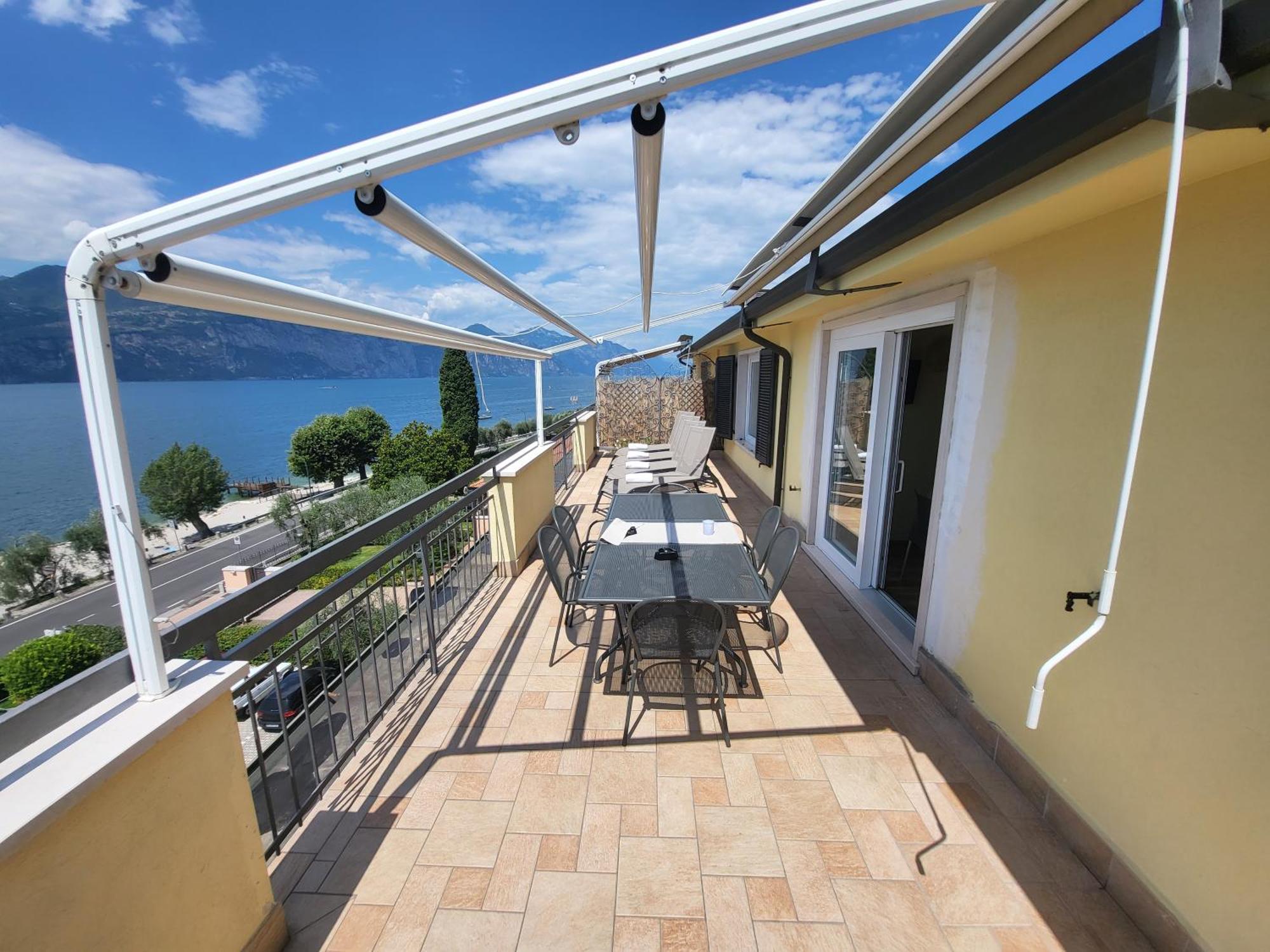 Penthouse Casa Alkea Masse Lake View Бренцоне-суль-Гарда Экстерьер фото
