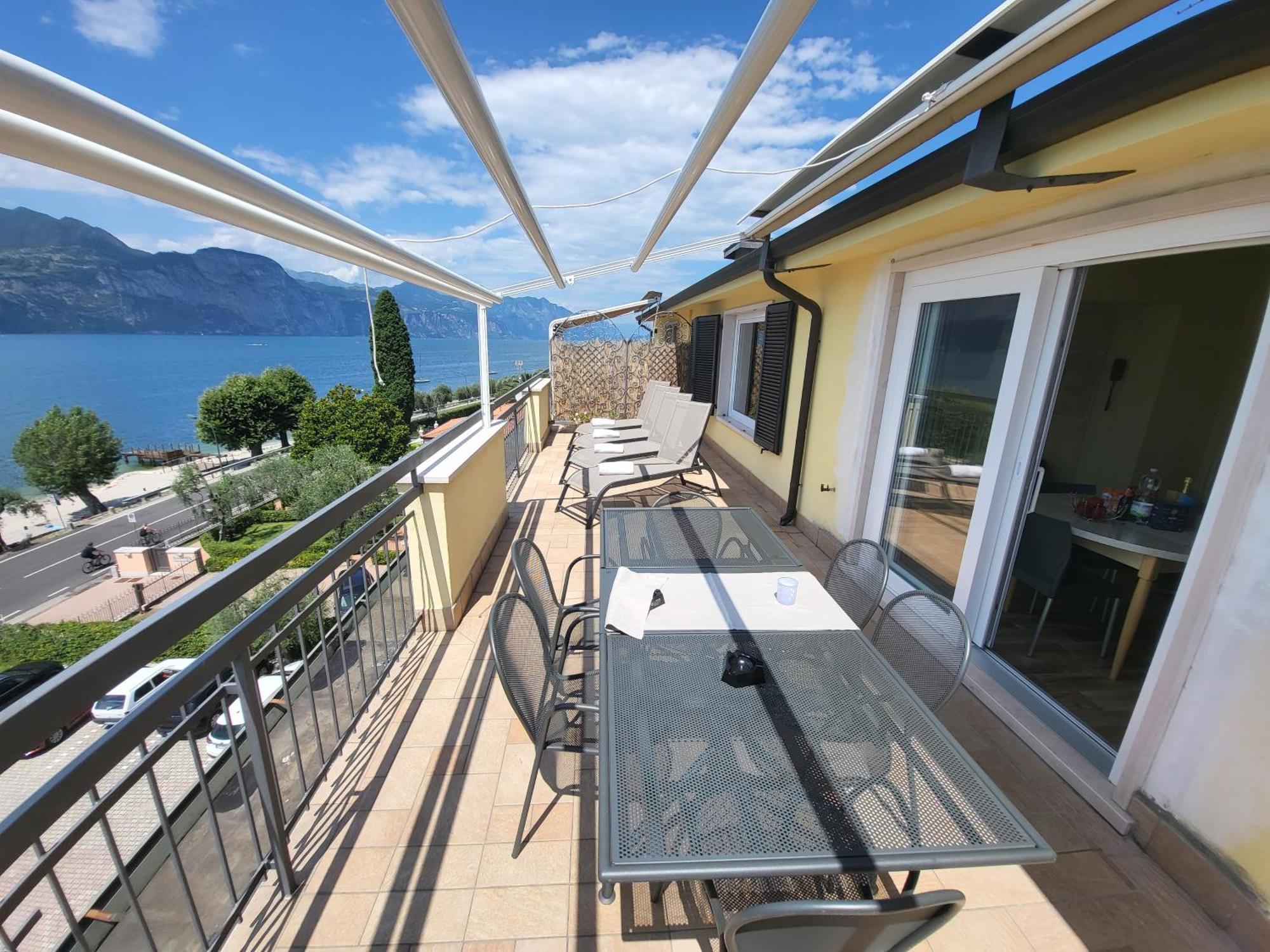 Penthouse Casa Alkea Masse Lake View Бренцоне-суль-Гарда Экстерьер фото