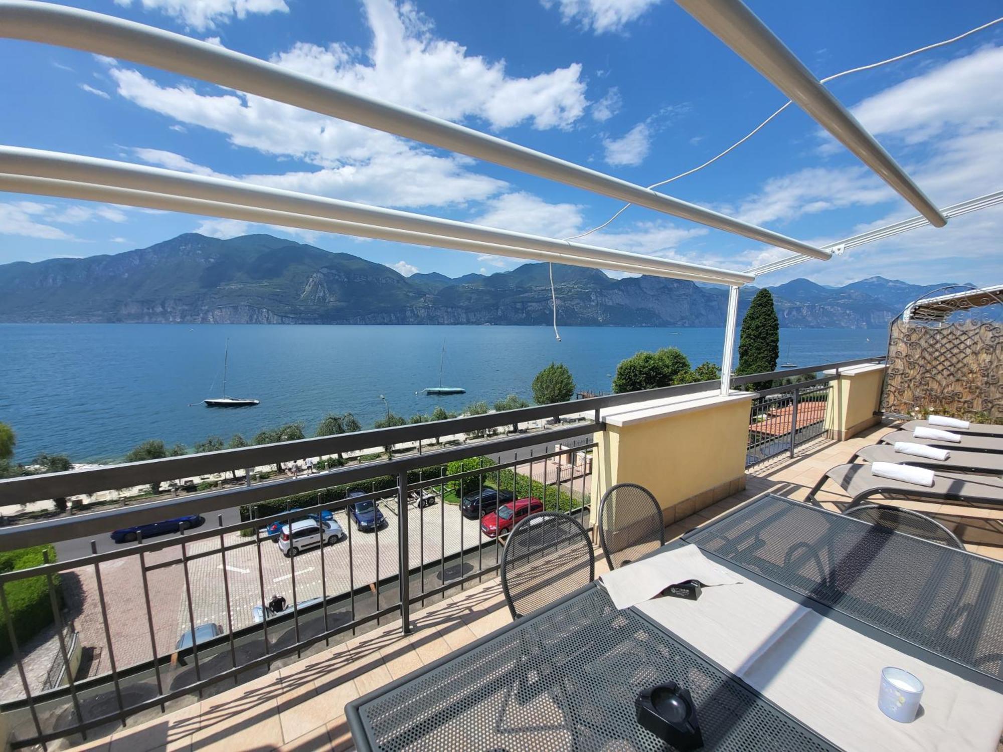 Penthouse Casa Alkea Masse Lake View Бренцоне-суль-Гарда Экстерьер фото