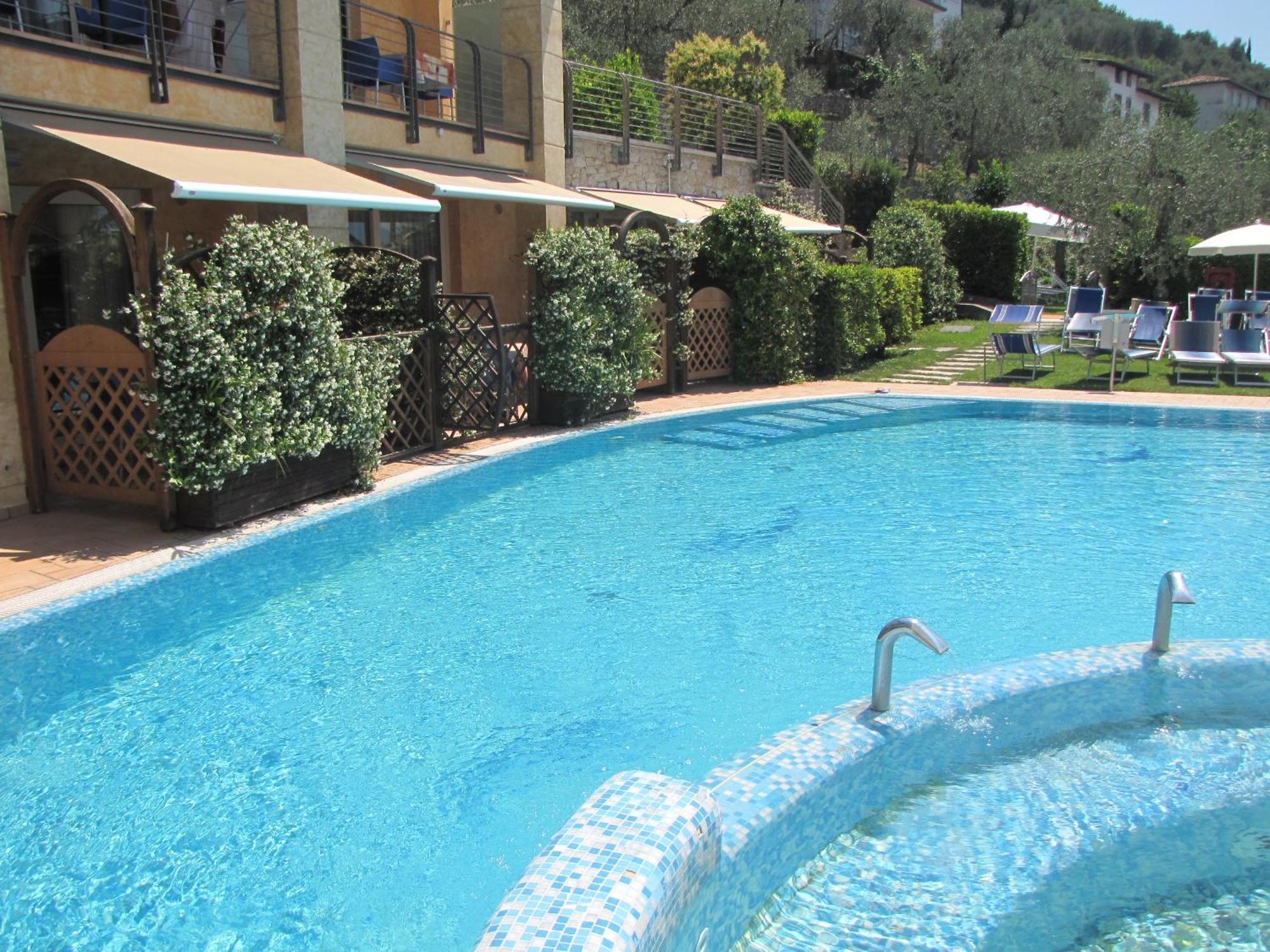 Penthouse Casa Alkea Masse Lake View Бренцоне-суль-Гарда Экстерьер фото