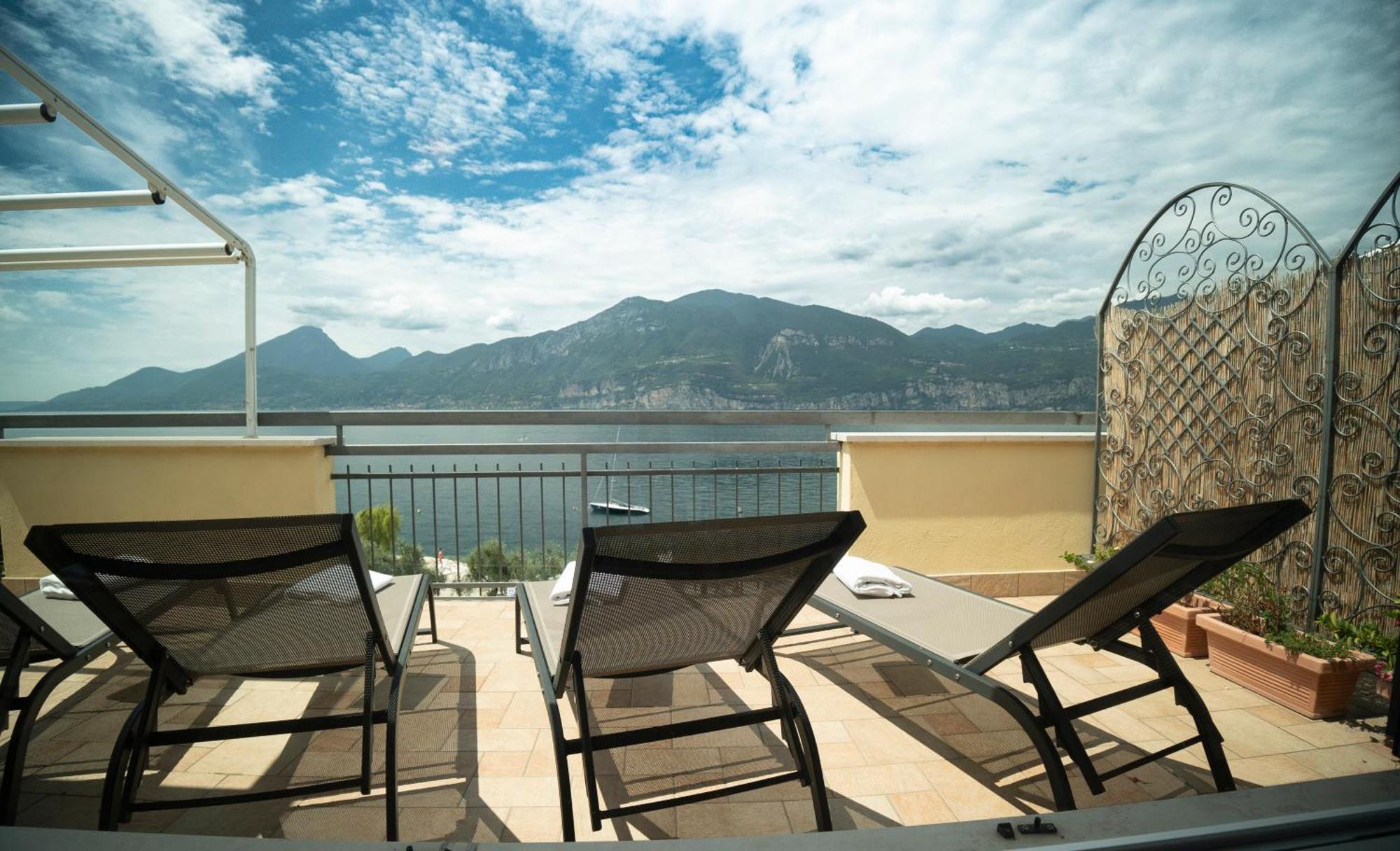 Penthouse Casa Alkea Masse Lake View Бренцоне-суль-Гарда Экстерьер фото